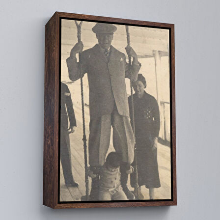 Altın Çerçeveli Atatürk Portre Tablosu Mustafa Kemal Atatürk Dikdörtgen Dekoratif Kanvas Tablo