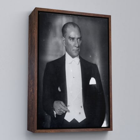 Siyah Çerçeveli Atatürk Portre Tablosu Mustafa Kemal Atatürk Dikdörtgen Dekoratif Kanvas Tablo