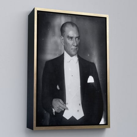 Siyah Çerçeveli Atatürk Portre Tablosu Mustafa Kemal Atatürk Dikdörtgen Dekoratif Kanvas Tablo