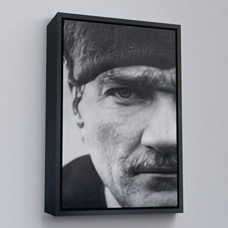 Beyaz Çerçeveli Atatürk Portre Tablosu Mustafa Kemal Atatürk Dikdörtgen Dekoratif Kanvas Tablo
