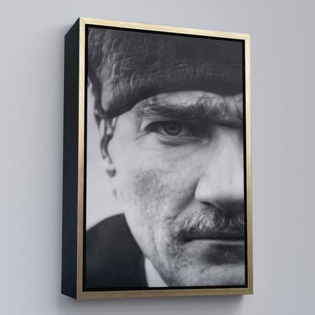 Siyah Çerçeveli Atatürk Portre Tablosu Mustafa Kemal Atatürk Dikdörtgen Dekoratif Kanvas Tablo