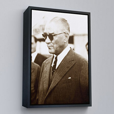 Kahverengi Çerçeveli Atatürk Portre Tablosu Mustafa Kemal Atatürk Dikdörtgen Dekoratif Kanvas Tablo