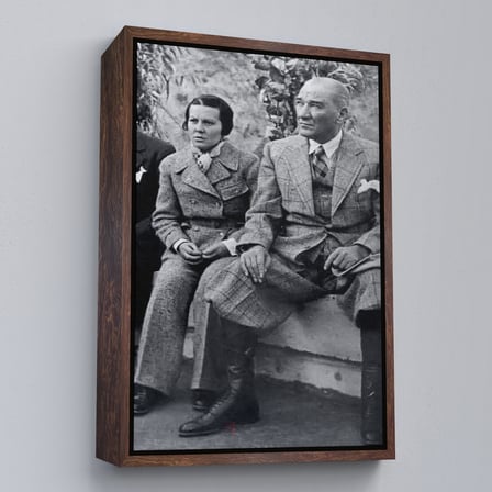 Siyah Çerçeveli Atatürk Portre Tablosu Mustafa Kemal Atatürk Dikdörtgen Dekoratif Kanvas Tablo