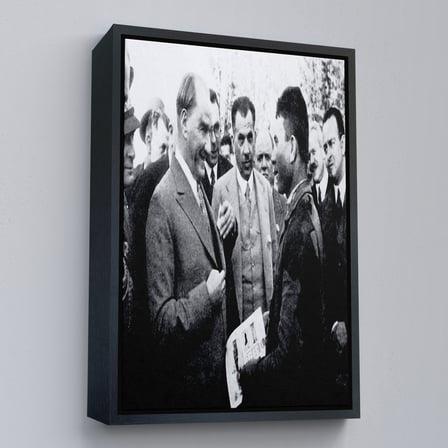 Kahverengi Çerçeveli Atatürk Portre Tablosu Mustafa Kemal Atatürk Dikdörtgen Dekoratif Kanvas Tablo