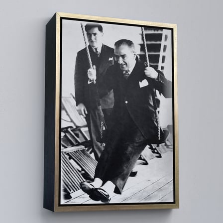 Beyaz Çerçeveli Atatürk Portre Tablosu Mustafa Kemal Atatürk Dikdörtgen Dekoratif Kanvas Tablo