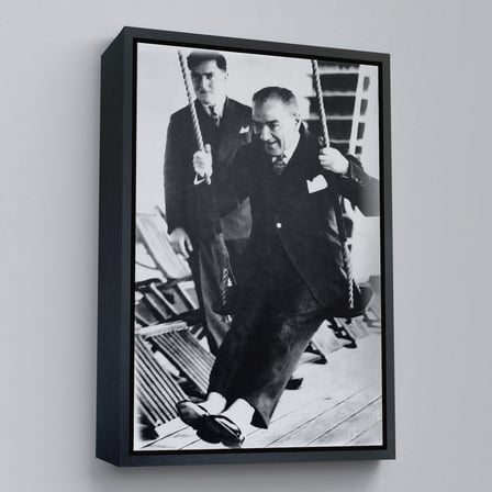 Beyaz Çerçeveli Atatürk Portre Tablosu Mustafa Kemal Atatürk Dikdörtgen Dekoratif Kanvas Tablo