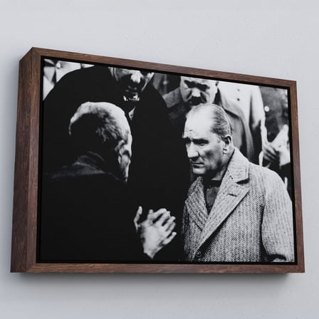 Beyaz Çerçeveli Atatürk Portre Tablosu Mustafa Kemal Atatürk Dikdörtgen Dekoratif Kanvas Tablo