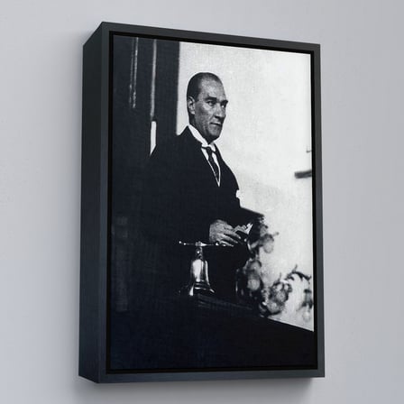 Altın Çerçeveli Atatürk Portre Tablosu Mustafa Kemal Atatürk Dikdörtgen Dekoratif Kanvas Tablo