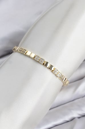 Kadın Bileklik CM Kare Model Zirkon Taşlı VIP Seri Gold Renk Pirinç
