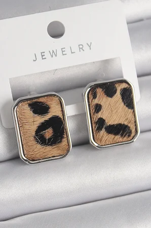 Pirinç Gümüş Renk Leopar Desenli Kare Model Kadın Küpe 5886