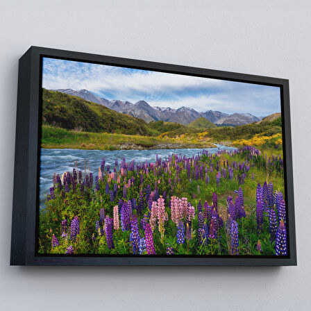 Beyaz Çerçeveli Nehir Dağ ve Mor Acı Bakla Çiçekleri Manzarası Duvar Tablosu