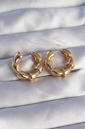 Pirinç Gold Renk Damla Kıvrım Tasarımlı Halka Küpe 5886