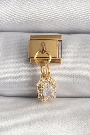 316L Çelik Gold Renk Sallantı Zirkon Taşlı Kare Model Nomination Charm 5886