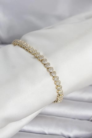 Pirinç Gold Renk Kalp Model Sıralı Zirkon Taşlı Kadın Bileklik 5886