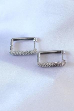 Gümüş Renk Kare Model Zirkon Taşlı Pirinç Kadın Küpe 5886