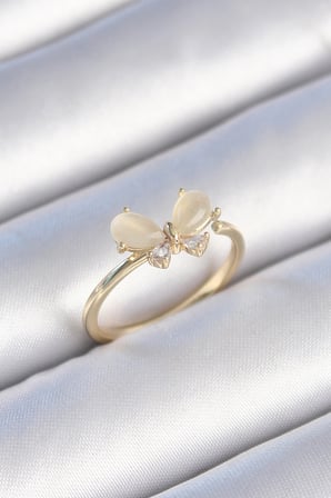 Pirinç Gold Renk Beyaz Mineli Zirkon Taşlı Kelebek Model Kadın Yüzük 5886