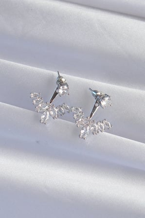 Pirinç Gümüş Renk Zirkon Taşlı V Model Küpe 5886