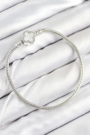 Pirinç Charm Zirkon Taşlı Yonca Model Gümüş Renk Kadın Bileklik 5886