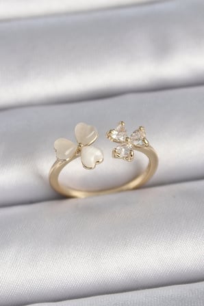 Pirinç Gold Renk Ayarlanabilir Zirkon Taşlı Kalp Beyaz Mineli Model Kadın Yüzük 5886