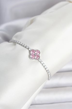Pirinç Gümüş Renk Pembe Zirkon Taşlı Yonca Model Su Yolu Kadın Bileklik 5886