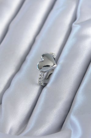 Gümüş Renk Pirinç Zirkon Taşlı Kalp Model Kadın Yüzük 5886