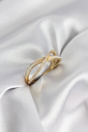 Zirkon Taşlı Sarmal Sedefli Gold Renk Kadın Yüzük 5886