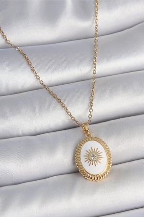 316L Çelik Gold Renk Zincir Beyaz Mineli Güneş İşlemeli Zirkon Taş Detaylı Madalyon Model Kadın Kolye 5886