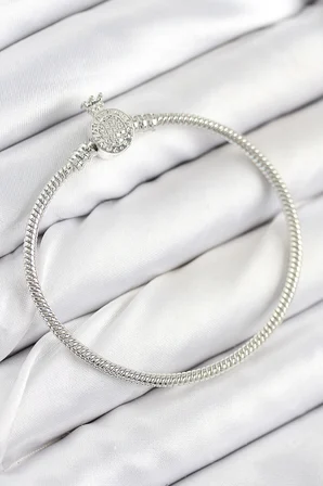 Pirinç Charm Zirkon Taşlı Taç Model Gümüş Renk Kadın Bileklik 5886