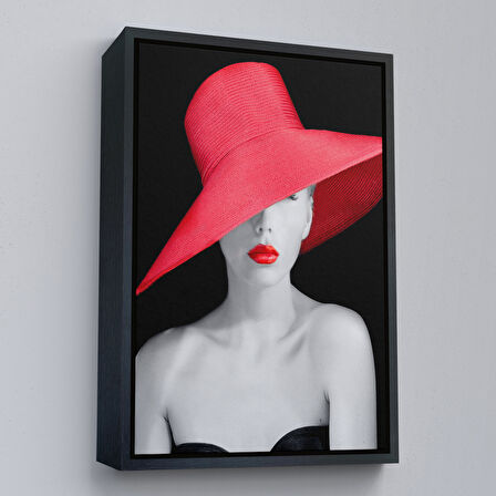Siyah Çerçeveli Kırmızı Rujlu ve Kırmızı Şapkalı Zarif Genç Kadın Kanvas Tablosu