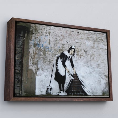 Beyaz Çerçeveli Banksy'nin Londra Sokaklarını Süpüren Temizlikçi Kadın Kanvas Tablosu