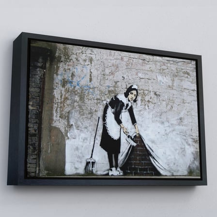 Beyaz Çerçeveli Banksy'nin Londra Sokaklarını Süpüren Temizlikçi Kadın Kanvas Tablosu