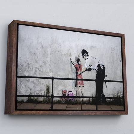 Siyah Çerçeveli Bansky'nin Küçük Kız Çocuğunu Arayan Polis İsimli Çalışması Kanvas Tablo