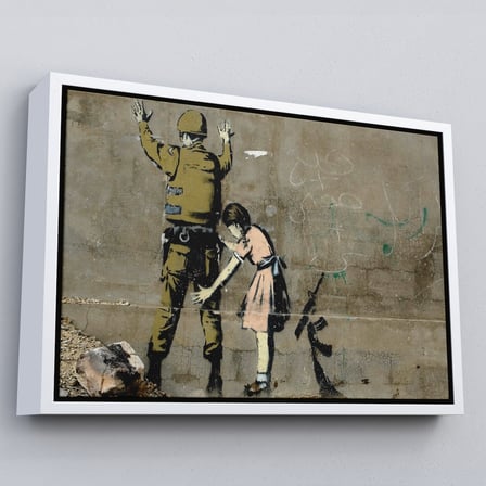Kahverengi Çerçeveli Bansky'nin Askeri Arayan Küçük Kız Eseri Kanvas Tablo