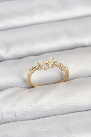 Kelebek Model Gold Renk Pirinç Kadın Yüzük 5886