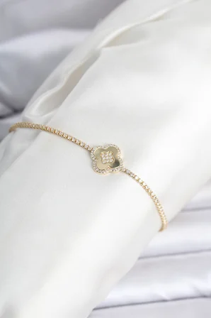 Pirinç Gold Renk Zirkon Taşlı Yonca Model Su Yolu Kadın Bileklik 5886