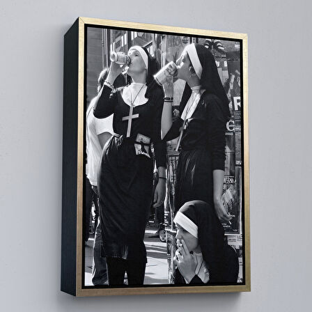 Altın Çerçeveli Asi Rahibeler Kanvas Tablo, İçme ve Sigara Parodisi, Siyah Beyaz Sokak Sanatı