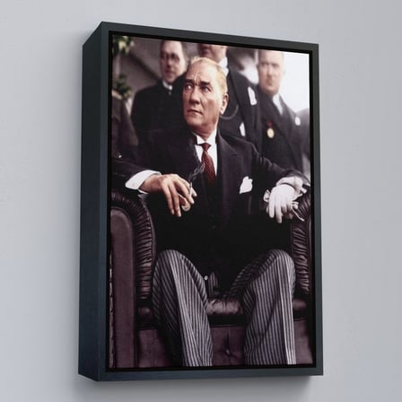 Altın Çerçeveli Atatürk Portre Tablosu Mustafa Kemal Atatürk Dikdörtgen Dekoratif Kanvas Tablo