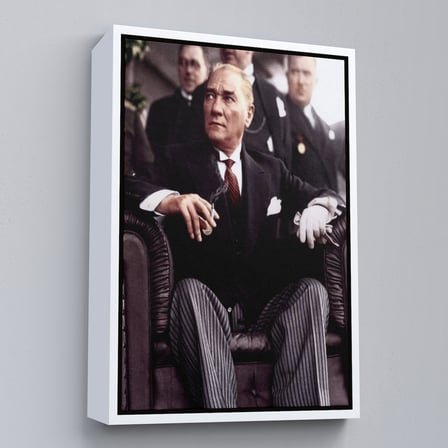 Altın Çerçeveli Atatürk Portre Tablosu Mustafa Kemal Atatürk Dikdörtgen Dekoratif Kanvas Tablo