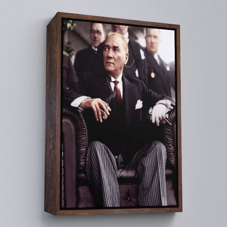 Altın Çerçeveli Atatürk Portre Tablosu Mustafa Kemal Atatürk Dikdörtgen Dekoratif Kanvas Tablo
