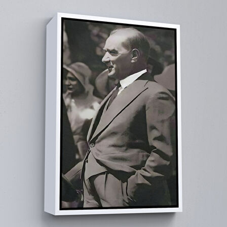 Siyah Çerçeveli Atatürk Tablosu