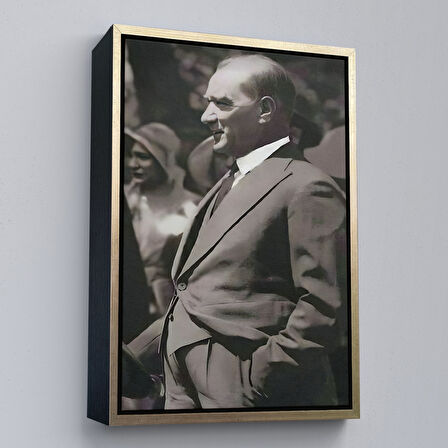Siyah Çerçeveli Atatürk Tablosu