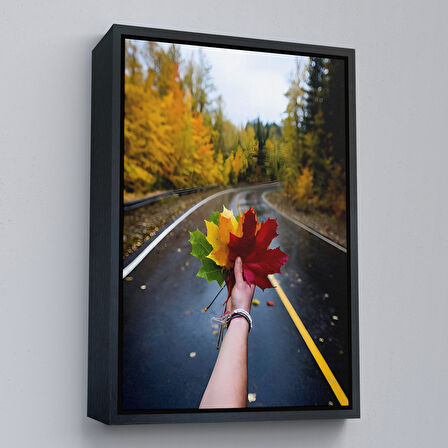 Beyaz Çerçeveli Sonbaharın Renkli Yaprakları ve Yol Manzarası Duvar Tablosu