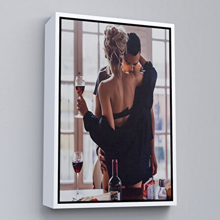 Beyaz Çerçeveli Kırmızı Şarap İçen Sevgililer Dekoratif Duvar Tablosu