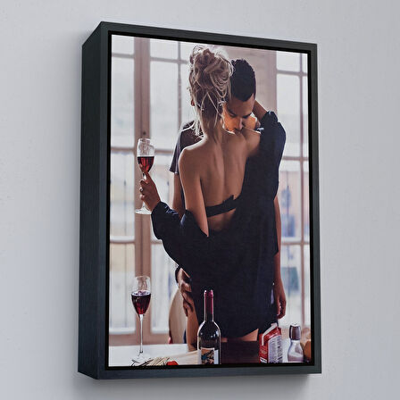 Beyaz Çerçeveli Kırmızı Şarap İçen Sevgililer Dekoratif Duvar Tablosu