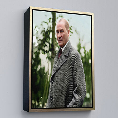 Kahverengi Çerçeveli Mustafa Kemal Atatürk Paltolu Fotoğrafı Duvar Tablosu