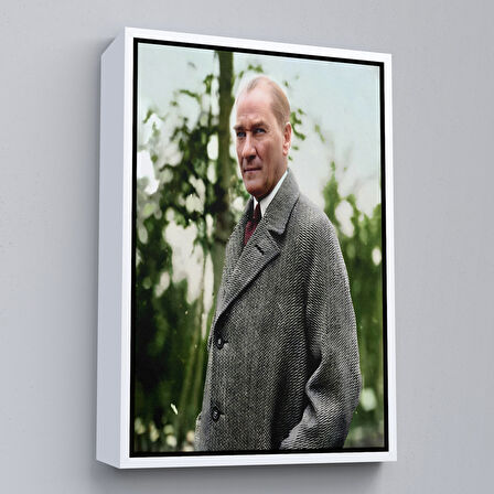 Kahverengi Çerçeveli Mustafa Kemal Atatürk Paltolu Fotoğrafı Duvar Tablosu