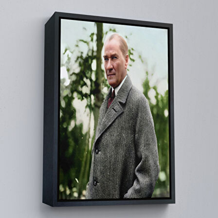 Siyah Çerçeveli Mustafa Kemal Atatürk Paltolu Fotoğrafı Duvar Tablosu