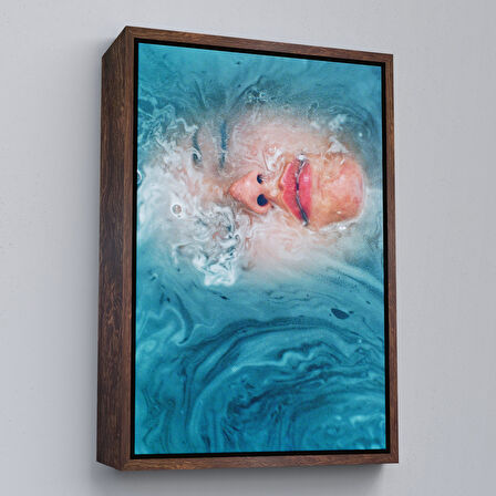 Beyaz Çerçeveli Su Altındaki Kadın Dekoratif Duvar Tablosu