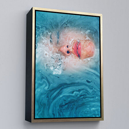 Beyaz Çerçeveli Su Altındaki Kadın Dekoratif Duvar Tablosu