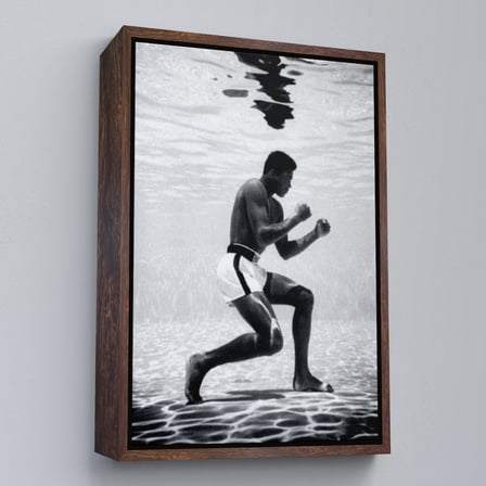 Beyaz Çerçeveli Su Altında Antreman Yapan Boksor Muhammet Ali Duvar Tablosu